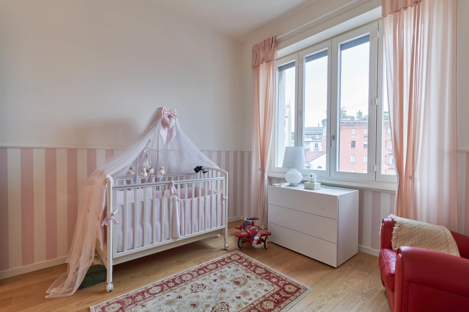 Welcoming and Convivial Warm House — Children's Room