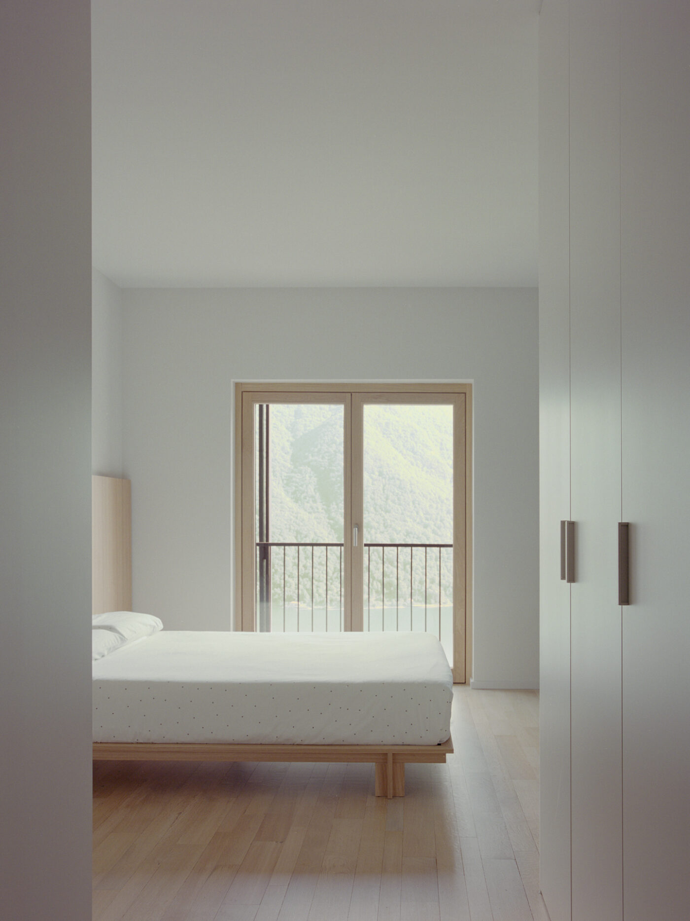 House on Lugano lake — Bedroom