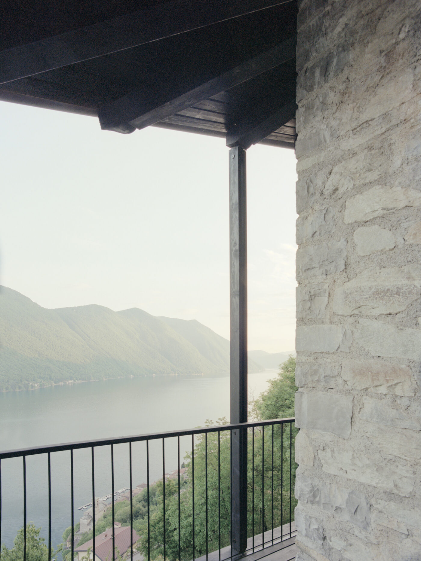 House on Lugano lake — Balcony & Terrace