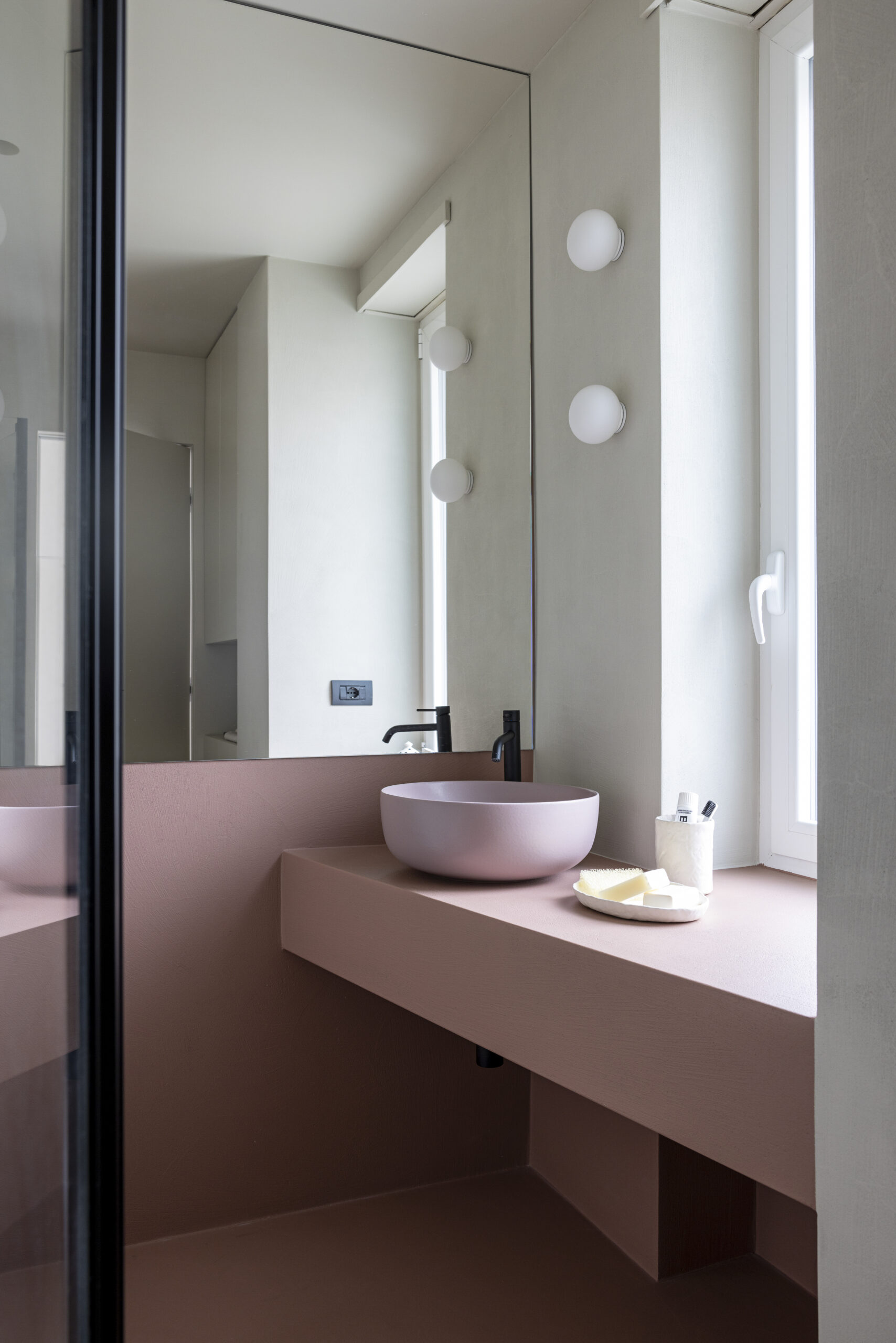 Canonica House — Bathroom